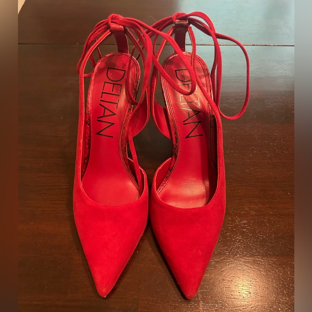 DELTAN women’s heels.